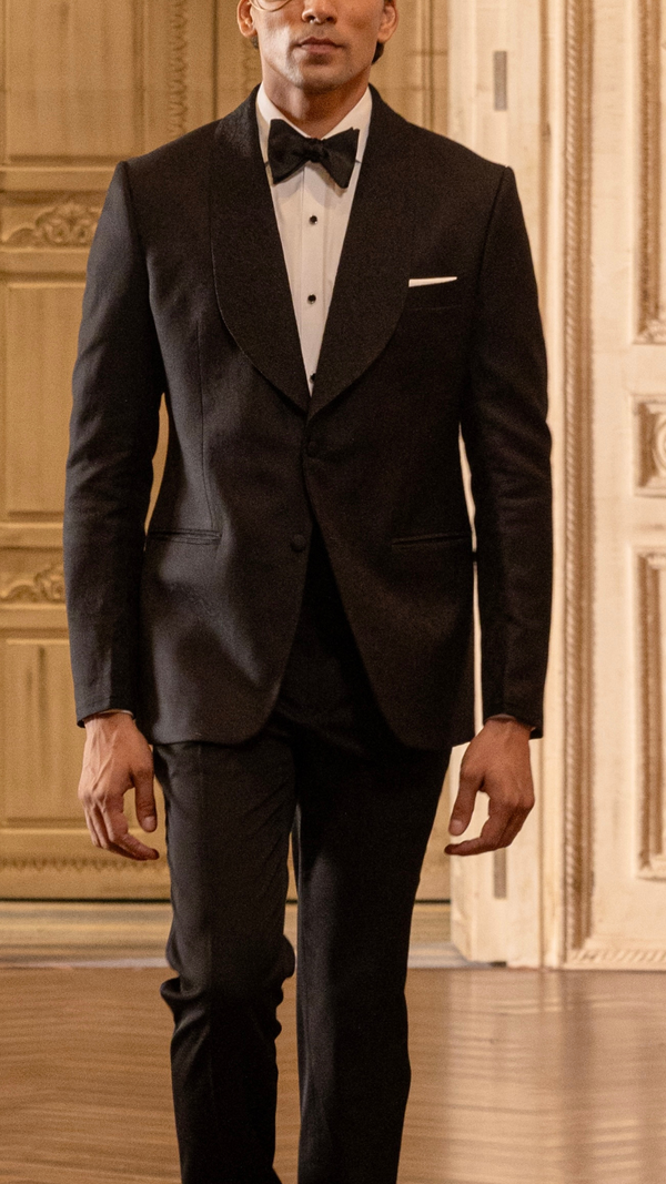 Tuxedo vs Suit | Difference Between a Tuxedo and Suit