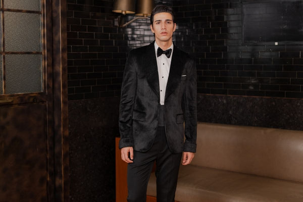 How to Select Designer Wedding Suits for Men?